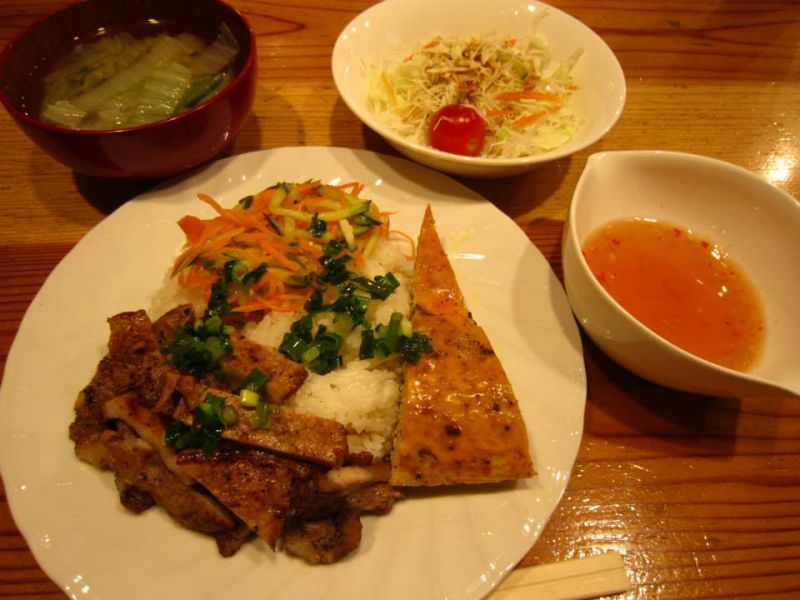 món cơm tấm sườn ở Tokyo